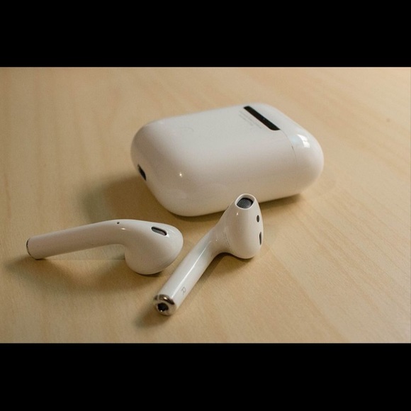 AirPods Second Generation - Picture 1 of 4